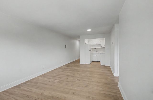727 S Maple Avenue 302, Oak Park, IL 60304