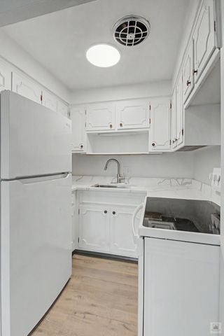 727 S Maple Avenue 302, Oak Park, IL 60304