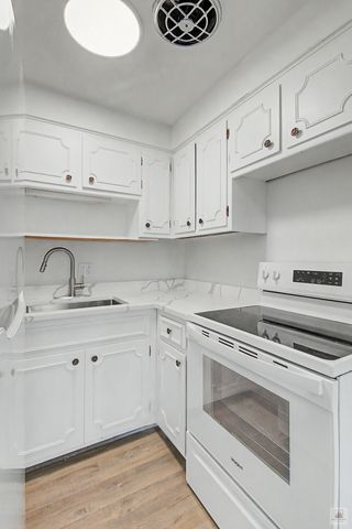 727 S Maple Avenue 302, Oak Park, IL 60304