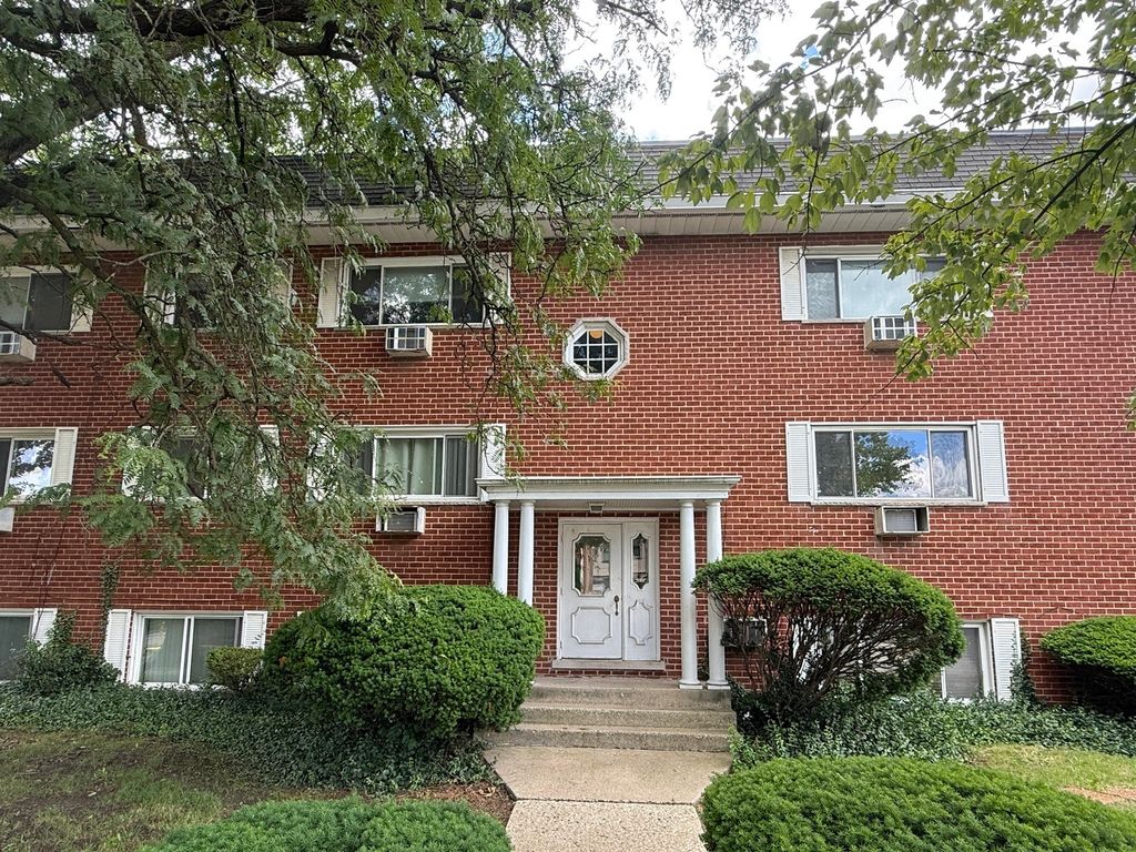 727 S Maple Avenue 302, Oak Park, IL 60304