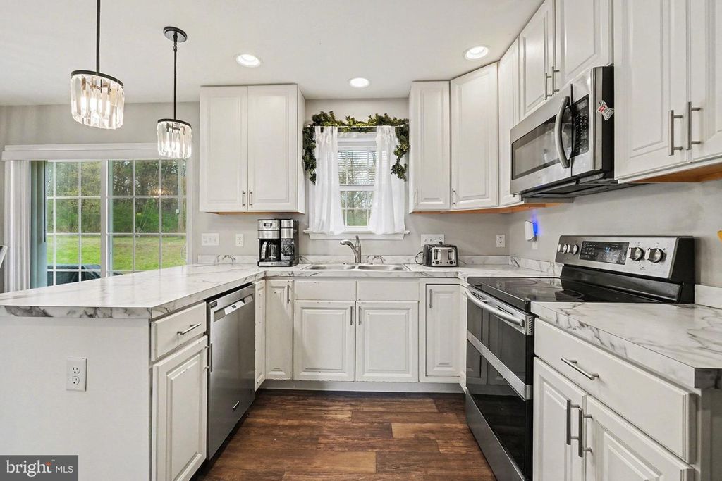 Image 10 of property listing at 4535 ELWILL DR, Harrisburg, PA 17112