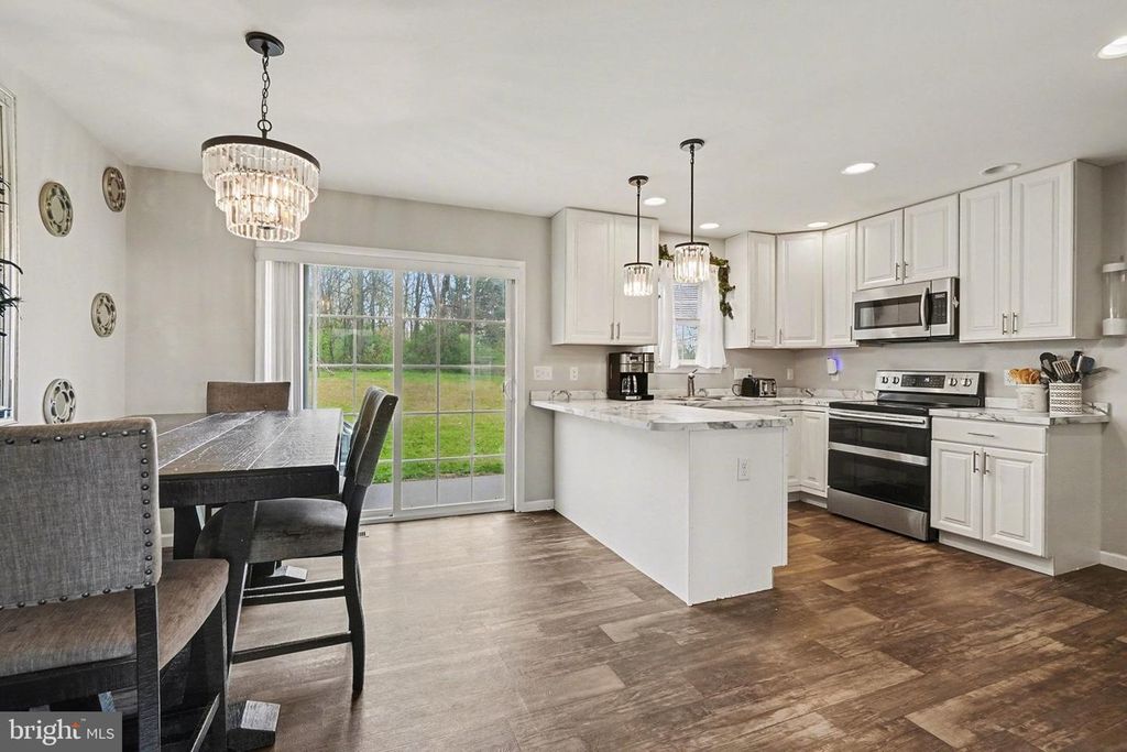 Image 12 of property listing at 4535 ELWILL DR, Harrisburg, PA 17112