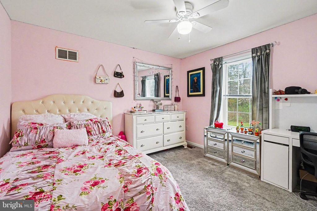 Image 16 of property listing at 4535 ELWILL DR, Harrisburg, PA 17112