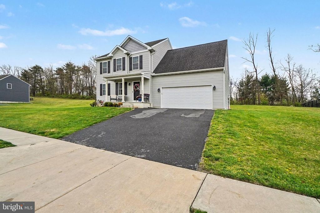 Image 3 of property listing at 4535 ELWILL DR, Harrisburg, PA 17112