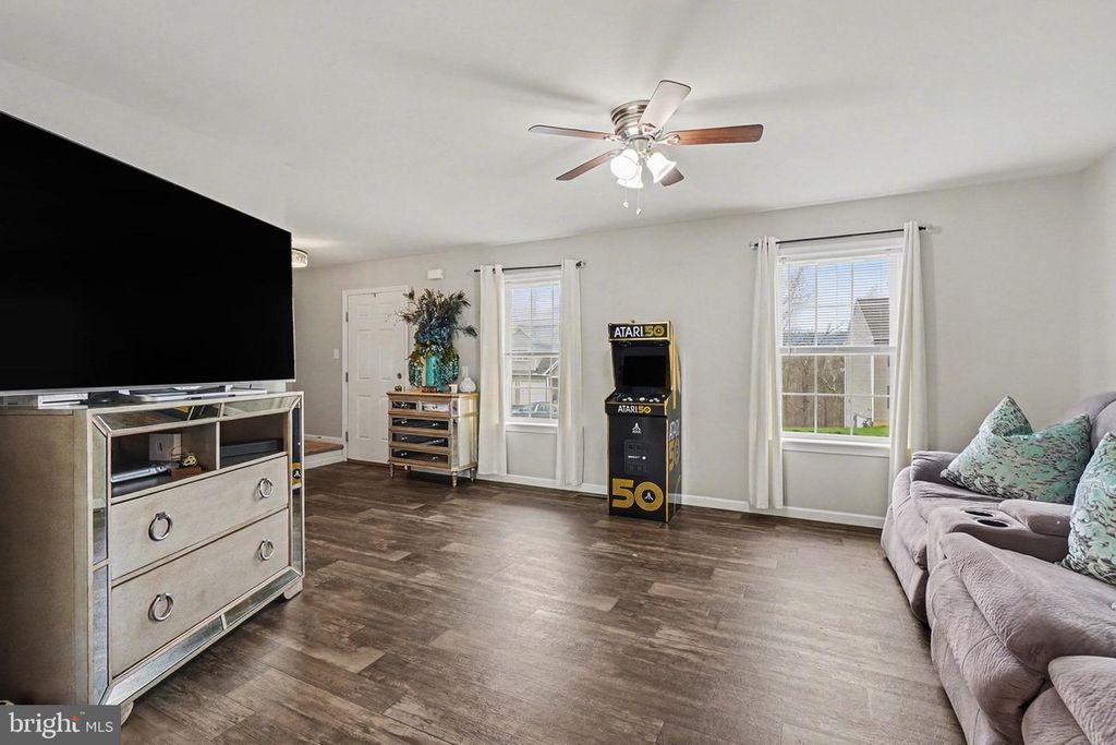 Image 6 of property listing at 4535 ELWILL DR, Harrisburg, PA 17112