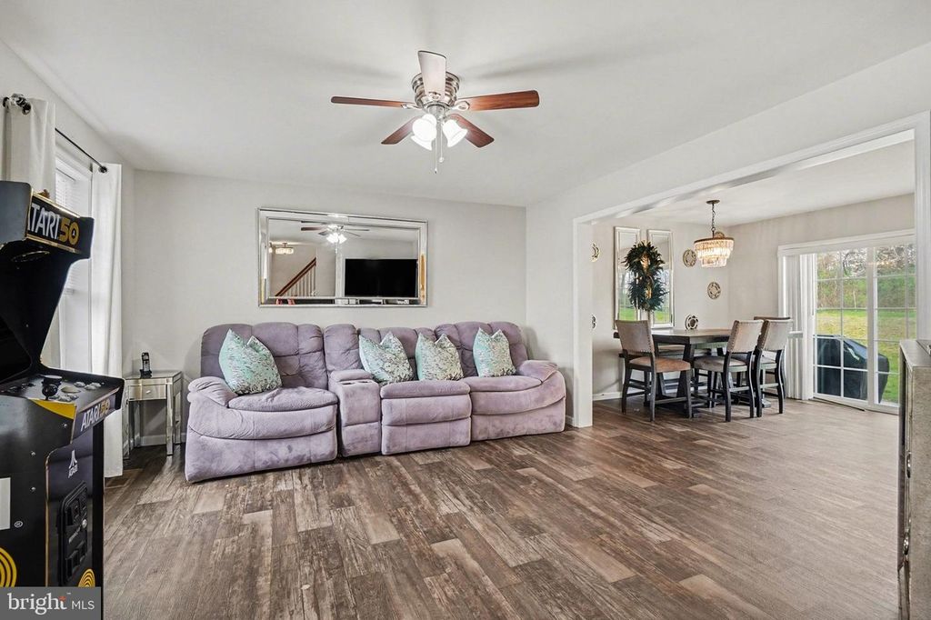 Image 7 of property listing at 4535 ELWILL DR, Harrisburg, PA 17112