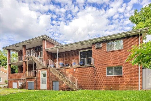 616 Woodburn Lane, Hempfield Twp, PA 15601