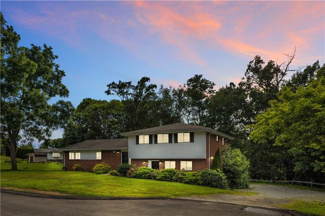 616 Woodburn Lane, Hempfield Twp, PA 15601