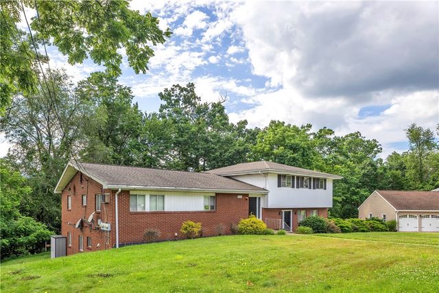 616 Woodburn Lane, Hempfield Twp, PA 15601