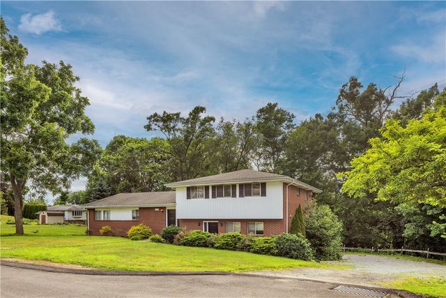 616 Woodburn Lane, Hempfield Twp, PA 15601