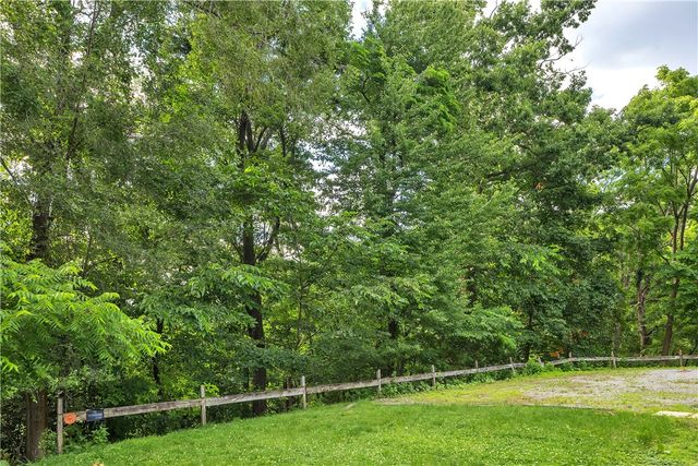 616 Woodburn Lane, Hempfield Twp, PA 15601