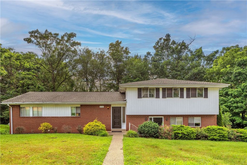 616 Woodburn Lane, Hempfield Twp, PA 15601