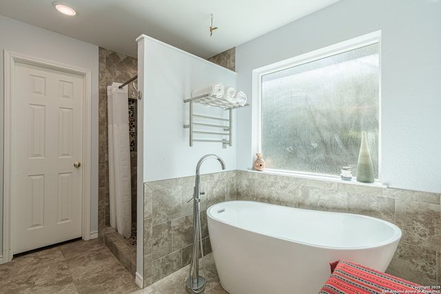 191 Campfire Circle, Fredericksburg, TX 78624