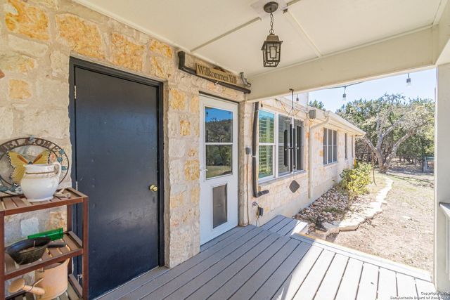 191 Campfire Circle, Fredericksburg, TX 78624