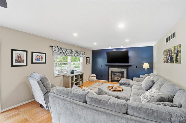 6023 Glennsbury Court, West Chester, OH 45069
