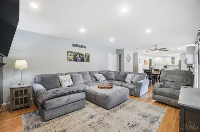 6023 Glennsbury Court, West Chester, OH 45069