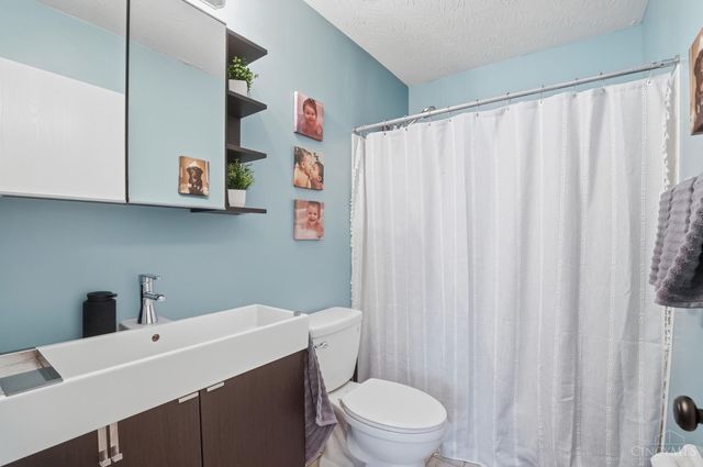 6023 Glennsbury Court, West Chester, OH 45069