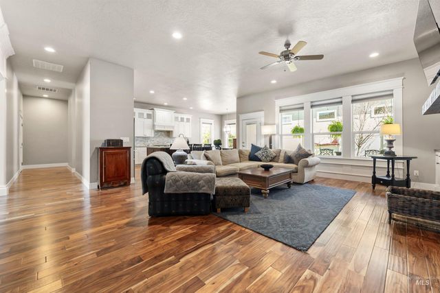 1360 N Bowknot Lake Way, Star, ID 83669