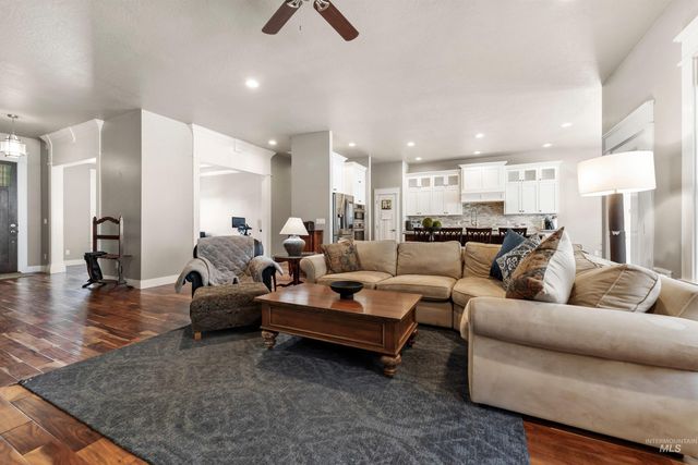 1360 N Bowknot Lake Way, Star, ID 83669