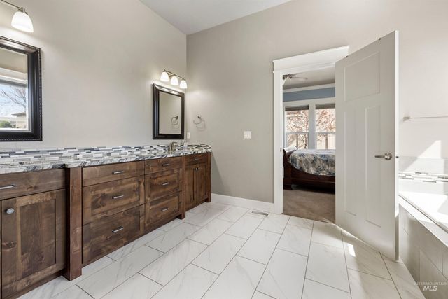 1360 N Bowknot Lake Way, Star, ID 83669