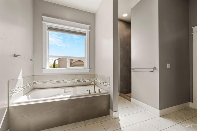 1360 N Bowknot Lake Way, Star, ID 83669