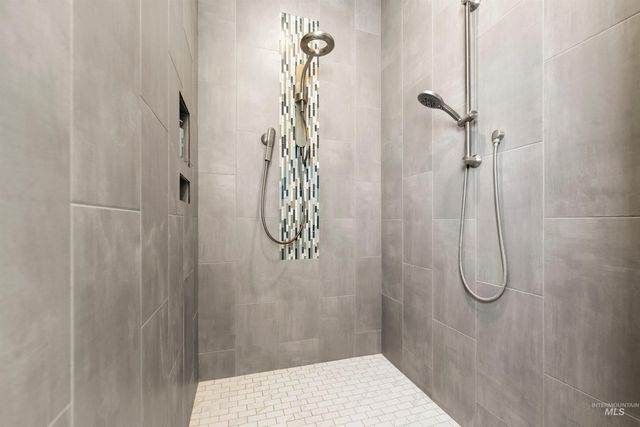 1360 N Bowknot Lake Way, Star, ID 83669