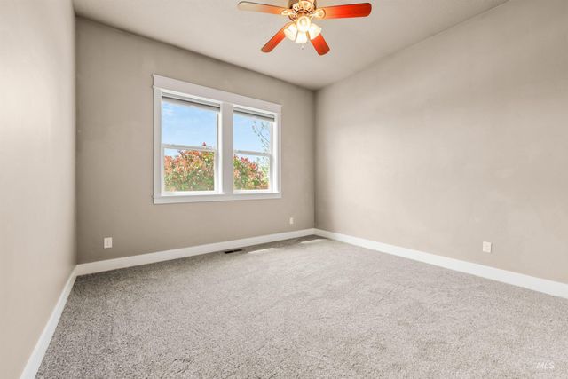 1360 N Bowknot Lake Way, Star, ID 83669