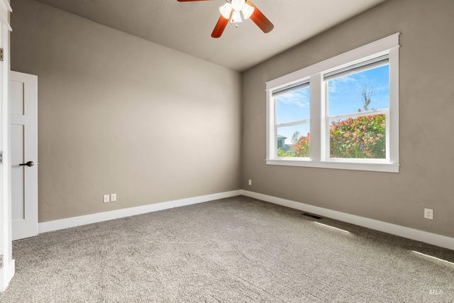 1360 N Bowknot Lake Way, Star, ID 83669