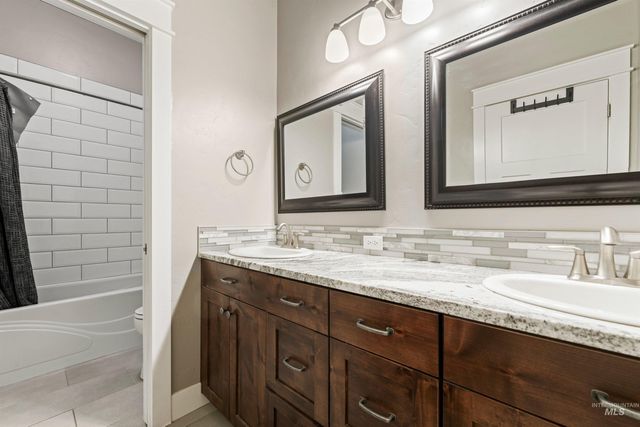 1360 N Bowknot Lake Way, Star, ID 83669