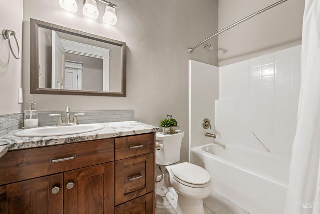 1360 N Bowknot Lake Way, Star, ID 83669