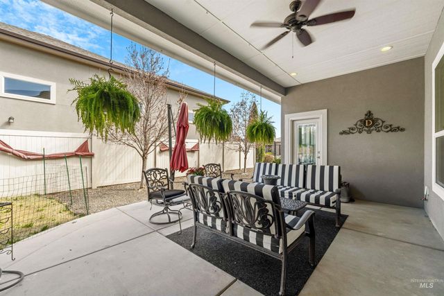 1360 N Bowknot Lake Way, Star, ID 83669