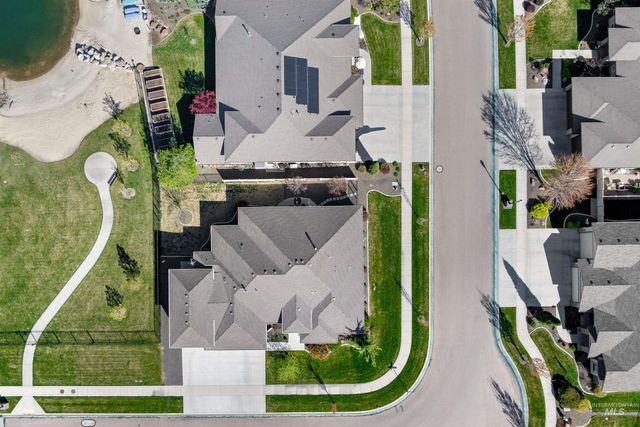 1360 N Bowknot Lake Way, Star, ID 83669