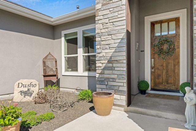 1360 N Bowknot Lake Way, Star, ID 83669