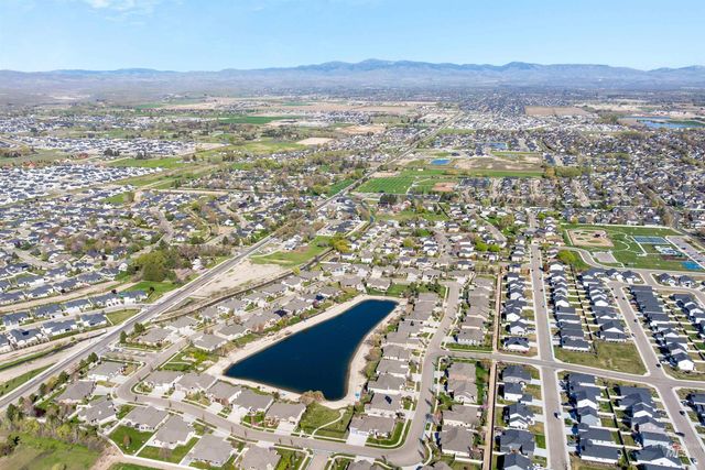 1360 N Bowknot Lake Way, Star, ID 83669