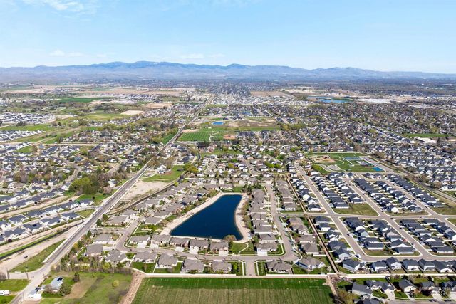 1360 N Bowknot Lake Way, Star, ID 83669