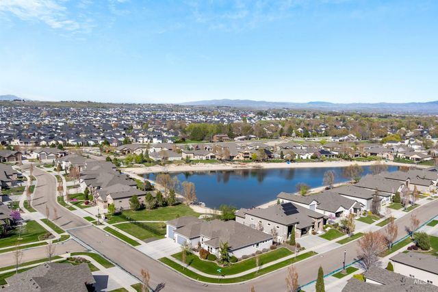 1360 N Bowknot Lake Way, Star, ID 83669