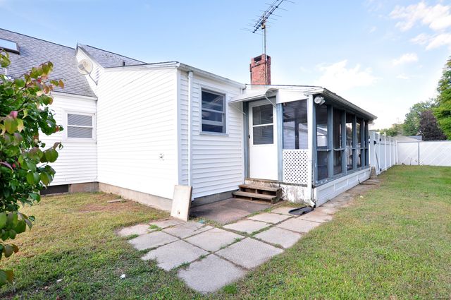 18 Play Road, Enfield, CT 06082