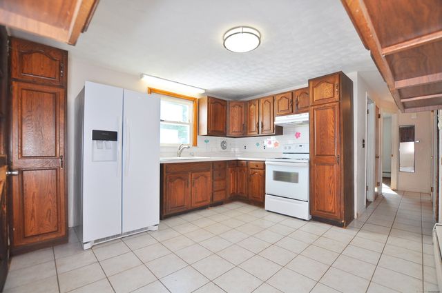 18 Play Road, Enfield, CT 06082