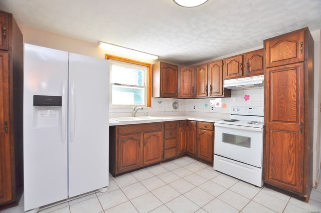 18 Play Road, Enfield, CT 06082