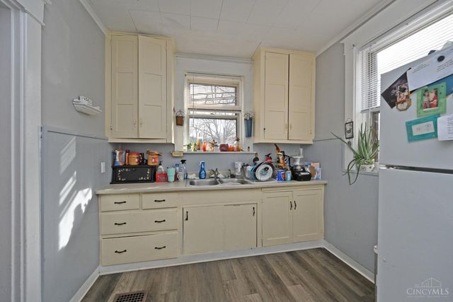 4247 W Eighth Street, Cincinnati, OH 45205