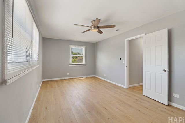 2208 Kensington Drive, Schaumburg, IL 60194