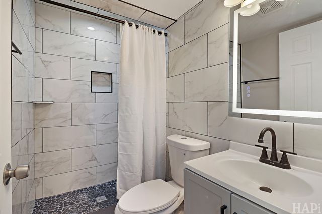 2208 Kensington Drive, Schaumburg, IL 60194
