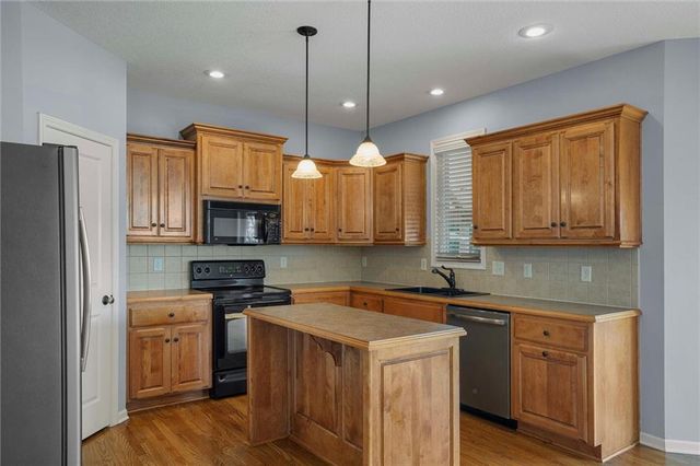 14219 Amanda Lane, Basehor, KS 66007