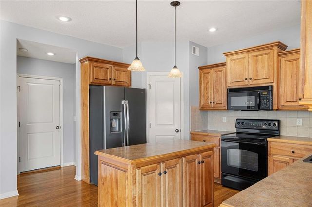 14219 Amanda Lane, Basehor, KS 66007