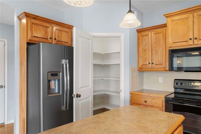 14219 Amanda Lane, Basehor, KS 66007