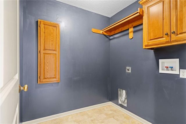 14219 Amanda Lane, Basehor, KS 66007