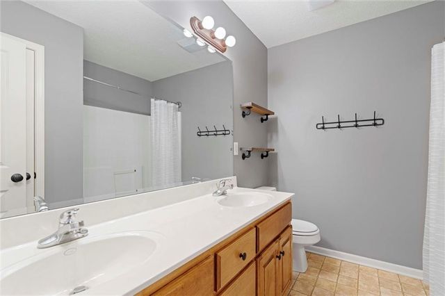 14219 Amanda Lane, Basehor, KS 66007