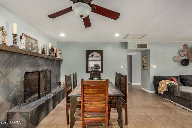 3002 W MERCER Lane, Phoenix, AZ 85029