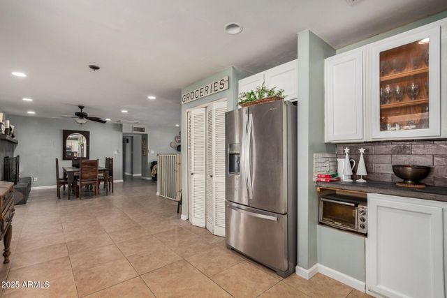 3002 W MERCER Lane, Phoenix, AZ 85029