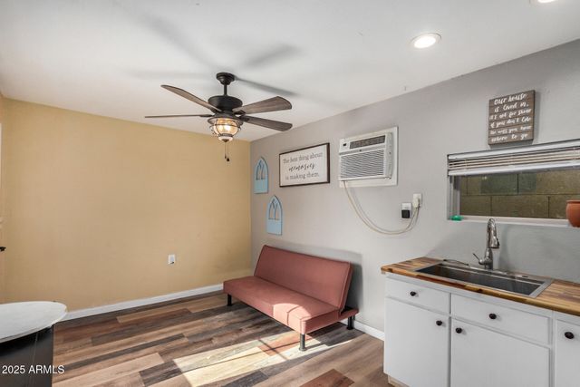 3002 W MERCER Lane, Phoenix, AZ 85029